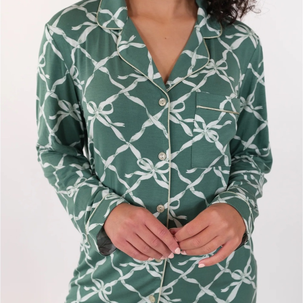 ISO In My Sundays Evergreen Bow Pj set size xs